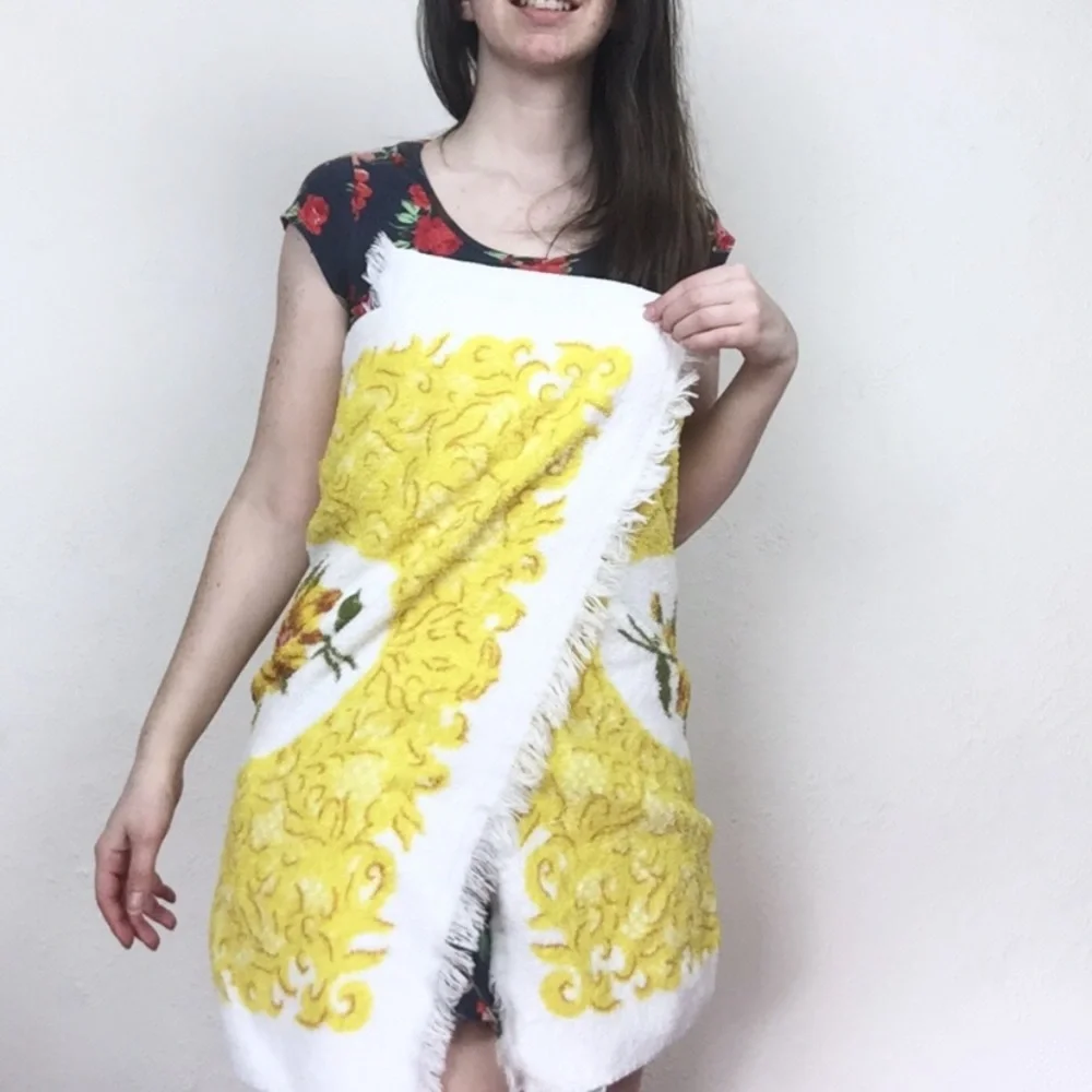 Vintage spring garden yellow daisy print small towel retro 70s